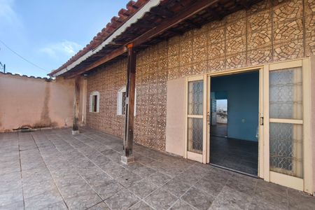 Casa à venda com 108m², 3 quartos e 1 vaga Casa à venda com 108m², 3 quartos e 1 vagaQuintal - Garagem