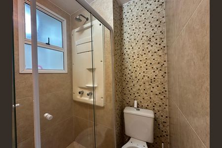 Banheiro de apartamento à venda com 2 quartos, 68m² em Jardim Tupanci, Barueri