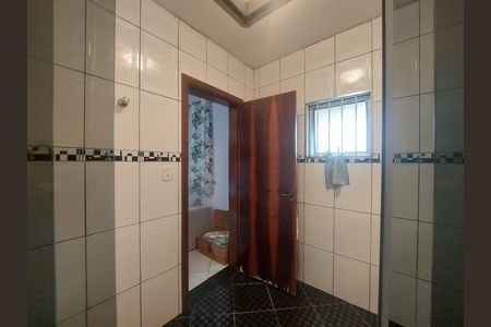 Casa à venda com 300m², 2 quartos e 4 vagasBanheiro da Suíte 1