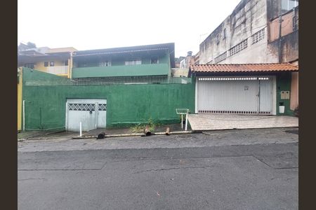 Casa à venda com 300m², 2 quartos e 4 vagasFachada