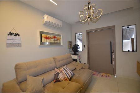 Casa para alugar com 70m², 2 quartos e 2 vagasSala