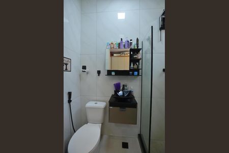 Casa para alugar com 70m², 2 quartos e 2 vagasBanheiro da Suite