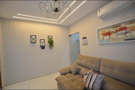 Casa para alugar com 70m², 2 quartos e 2 vagasSala