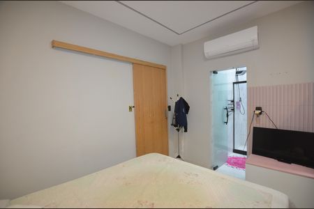 Quarto 2 de casa à venda com 2 quartos, 70m² em Vila Valqueire, Rio de Janeiro