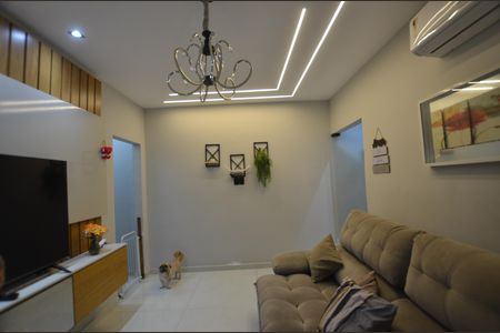 Casa para alugar com 70m², 2 quartos e 2 vagasSala