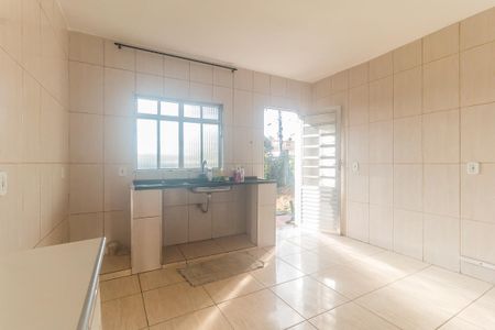 Casa para alugar com 320m², 2 quartos e 2 vagasCozinha