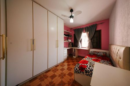 Casa à venda com 270m², 3 quartos e 3 vagas Casa à venda com 270m², 3 quartos e 3 vagasSuíte