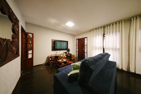 Sala de casa à venda com 3 quartos, 270m² em Jardim Santa Maria, São Paulo