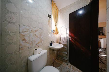 Casa à venda com 270m², 3 quartos e 3 vagas Casa à venda com 270m², 3 quartos e 3 vagasBanheiro de Serviço
