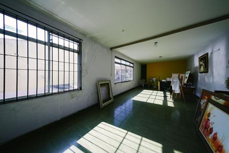 Casa à venda com 270m², 3 quartos e 3 vagas Casa à venda com 270m², 3 quartos e 3 vagasEscritório