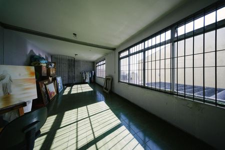 Casa à venda com 270m², 3 quartos e 3 vagas Casa à venda com 270m², 3 quartos e 3 vagasEscritório