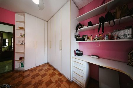 Casa à venda com 270m², 3 quartos e 3 vagas Casa à venda com 270m², 3 quartos e 3 vagasSuíte