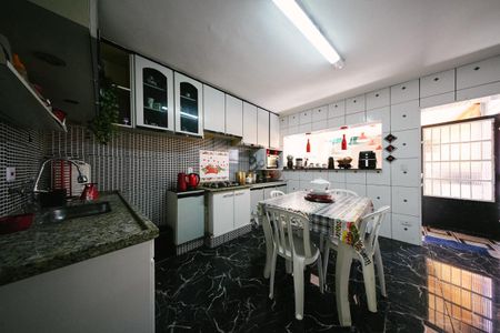 Casa à venda com 270m², 3 quartos e 3 vagas Casa à venda com 270m², 3 quartos e 3 vagasCozinha