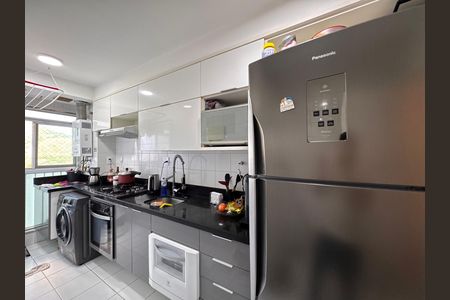 Apartamento à venda com 94m², 3 quartos e 2 vagas Apartamento à venda com 94m², 3 quartos e 2 vagasCozinha e Área de Serviço