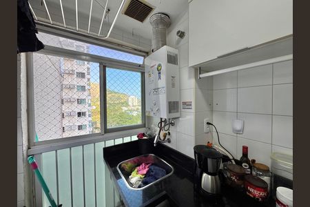 Apartamento à venda com 94m², 3 quartos e 2 vagas Apartamento à venda com 94m², 3 quartos e 2 vagasCozinha e Área de Serviço