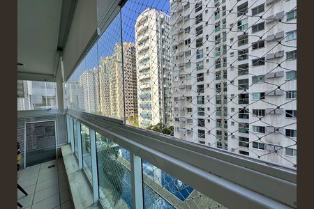 Apartamento à venda com 94m², 3 quartos e 2 vagas Apartamento à venda com 94m², 3 quartos e 2 vagasVaranda