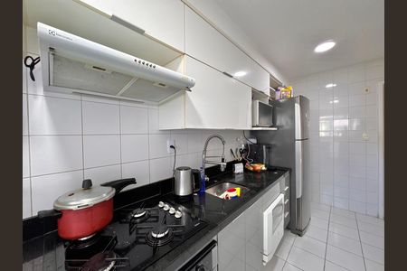 Apartamento à venda com 94m², 3 quartos e 2 vagas Apartamento à venda com 94m², 3 quartos e 2 vagasCozinha e Área de Serviço