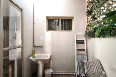 Casa à venda com 252m², 3 quartos e 6 vagas Casa à venda com 252m², 3 quartos e 6 vagasÁrea de Serviço