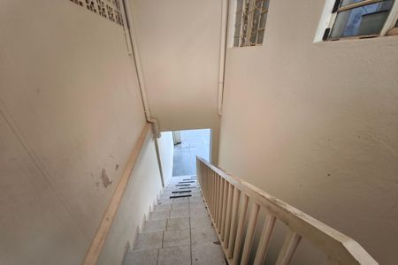 Casa à venda com 252m², 3 quartos e 6 vagas Casa à venda com 252m², 3 quartos e 6 vagasCorredor - Escadas