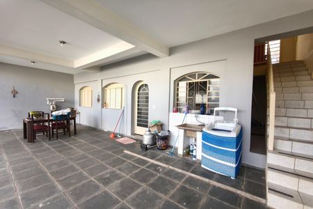 Quintal  de casa à venda com 3 quartos, 252m² em Parque Jambeiro, Campinas