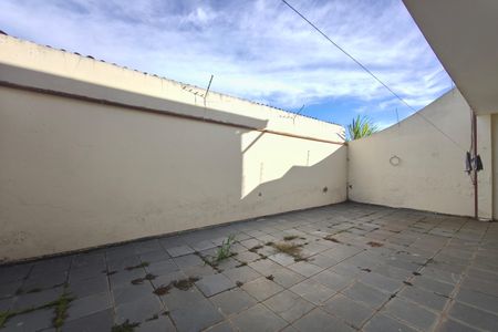 Casa à venda com 252m², 3 quartos e 6 vagas Casa à venda com 252m², 3 quartos e 6 vagasQuintal