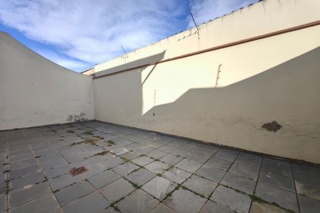 Casa à venda com 252m², 3 quartos e 6 vagas Casa à venda com 252m², 3 quartos e 6 vagasQuintal