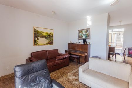 Sala de casa à venda com 6 quartos, 468m² em São Lucas, Belo Horizonte