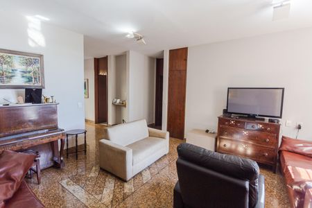 Casa à venda com 6 quartos, 468m² em São Lucas, Belo Horizonte