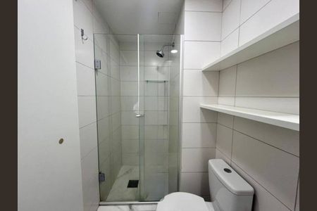 Banheiro de apartamento para alugar com 1 quarto, 42m² em Jardim do Salso, Porto Alegre