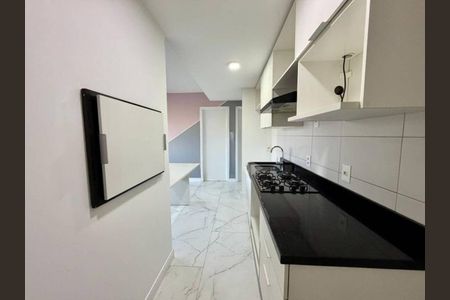 Cozinha de apartamento para alugar com 1 quarto, 42m² em Jardim do Salso, Porto Alegre