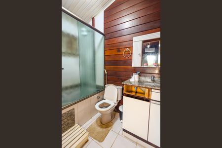 Casa para alugar com 1100m², 4 quartos e 4 vagas Casa para alugar com 1100m², 4 quartos e 4 vagasBanheiro da Suíte