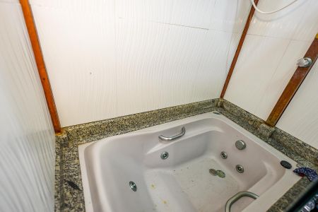 Casa para alugar com 1100m², 4 quartos e 4 vagas Casa para alugar com 1100m², 4 quartos e 4 vagasBanheiro da Suíte