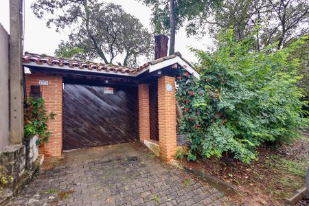 Casa para alugar com 1100m², 4 quartos e 4 vagas Casa para alugar com 1100m², 4 quartos e 4 vagasFachada portão