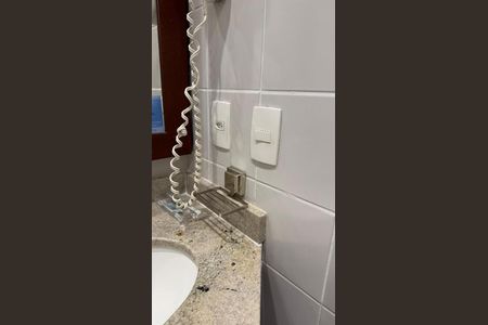 Banheiro de kitnet/studio para alugar com 1 quarto, 35m² em Indianópolis, São Paulo