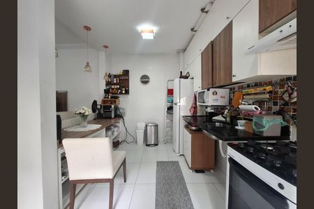 Apartamento para alugar com 72m², 2 quartos e sem vagaCozinha 