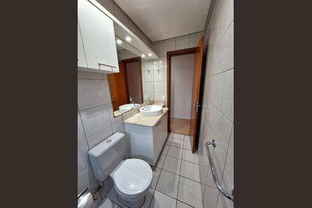 Apartamento para alugar com 77m², 2 quartos e 1 vaga Apartamento para alugar com 77m², 2 quartos e 1 vagaBanheiro social