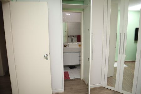 Apartamento à venda com 218m², 3 quartos e 3 vagasBANHEIRO 1