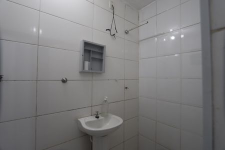 Banheiro de casa para alugar com 1 quarto, 45m² em Jardim Santa Teresinha, São Paulo
