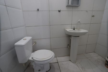 Banheiro de casa para alugar com 1 quarto, 45m² em Jardim Santa Teresinha, São Paulo