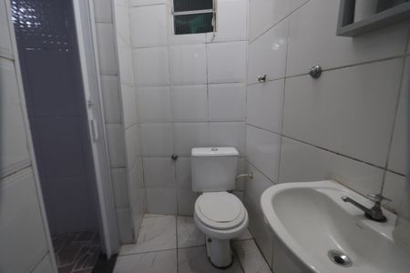 Banheiro de casa para alugar com 1 quarto, 45m² em Jardim Santa Teresinha, São Paulo