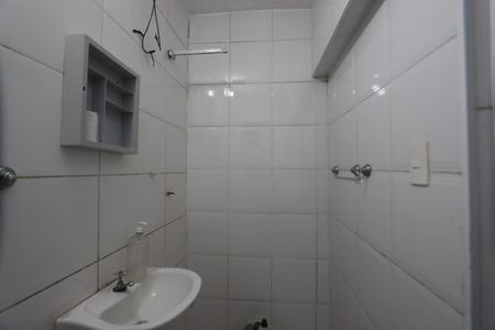 Banheiro de casa para alugar com 1 quarto, 45m² em Jardim Santa Teresinha, São Paulo
