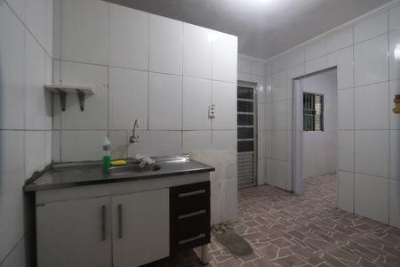 Cozinha de casa para alugar com 1 quarto, 45m² em Jardim Santa Teresinha, São Paulo