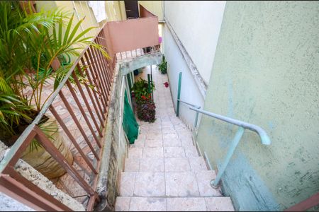 Casa para alugar com 170m², 3 quartos e 1 vaga Casa para alugar com 170m², 3 quartos e 1 vagaEscada