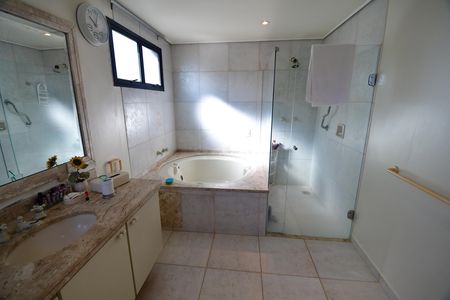 Apartamento à venda com 380m², 3 quartos e 4 vagasBanheiro Suíte