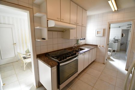 Cozinha de apartamento à venda com 3 quartos, 380m² em Cambuí, Campinas