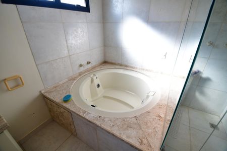 Apartamento à venda com 380m², 3 quartos e 4 vagasBanheiro Suíte