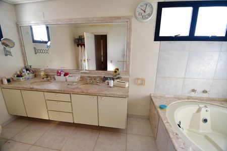Apartamento à venda com 380m², 3 quartos e 4 vagasBanheiro Suíte