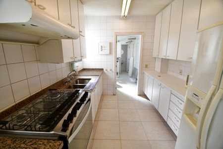 Cozinha de apartamento à venda com 3 quartos, 380m² em Cambuí, Campinas