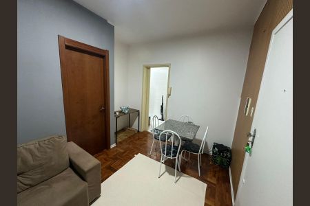 Sala de apartamento para alugar com 1 quarto, 60m² em Menino Deus, Porto Alegre