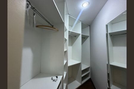 Apartamento para alugar com 144m², 3 quartos e 2 vagas Apartamento para alugar com 144m², 3 quartos e 2 vagasCloset da suíte 1